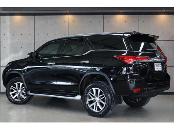 2019 Toyota Fortuner 2.4 V SUV AT (ปี 15-18) B7422 รูปที่ 2